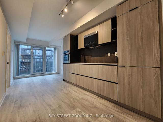 1304 - 2 Augusta Ave, Condo with 2 bedrooms, 2 bathrooms and 0 parking in Toronto ON | Image 1