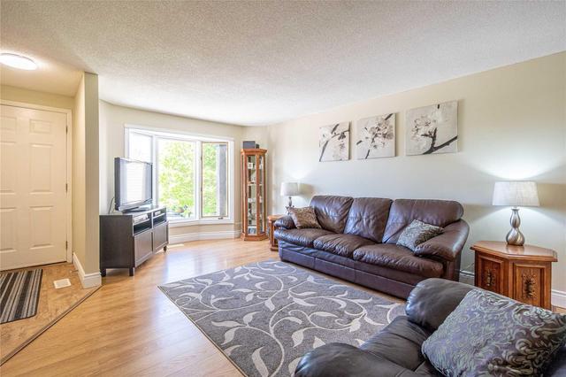 8 Lindsay Crt, House detached with 3 bedrooms, 2 bathrooms and 3 parking in Guelph ON | Image 7