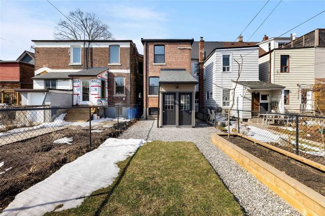 137 Perth Ave, House attached with 3 bedrooms, 3 bathrooms and 2 parking in Toronto ON | Image 16