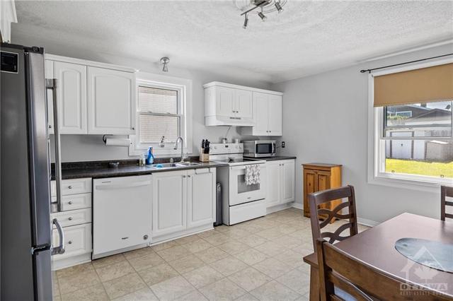 909 Guy Street, House detached with 5 bedrooms, 2 bathrooms and 4 parking in Cornwall ON | Image 18