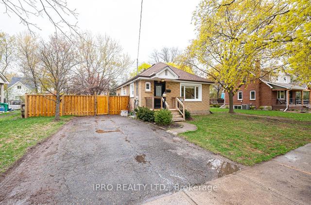 20 Fern St, House detached with 2 bedrooms, 2 bathrooms and 4 parking in Brampton ON | Image 12