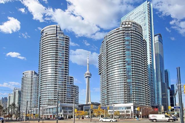 612 - 8 York St, Condo with 2 bedrooms, 2 bathrooms and 1 parking in Toronto ON | Image 1