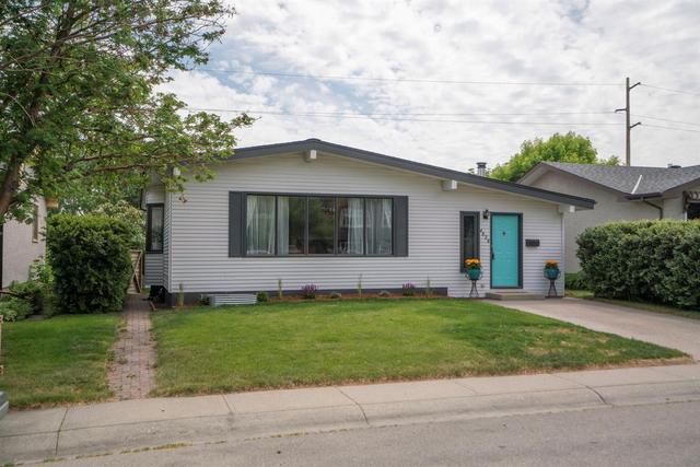 4828 Nipawin Crescent Nw, House detached with 4 bedrooms, 2 bathrooms and 3 parking in Calgary AB | Image 2