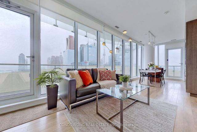 3608 - 197 Yonge St, Condo with 3 bedrooms, 2 bathrooms and 1 parking in Toronto ON | Image 1