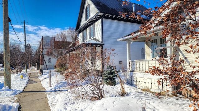 1409 1 Street Nw, House detached with 3 bedrooms, 2 bathrooms and 1 parking in Calgary AB | Image 2