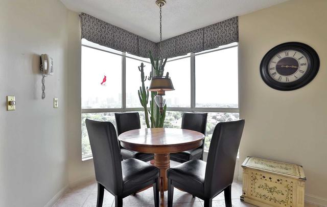 809 - 55 Kingsbridge Garden Circ, Condo with 2 bedrooms, 2 bathrooms and 1 parking in Mississauga ON | Image 5