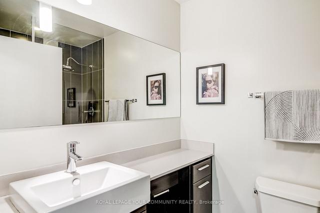 1006 - 770 Bay St, Condo with 2 bedrooms, 2 bathrooms and 1 parking in Toronto ON | Image 10