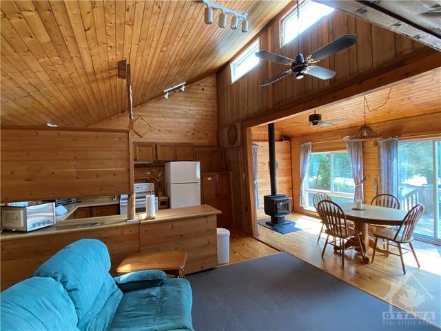 1032 Log Cabin Lane, House detached with 6 bedrooms, 5 bathrooms and 10 parking in North Frontenac ON | Image 3