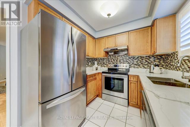 104 Lucena Cres, House attached with 3 bedrooms, 3 bathrooms and 3 parking in Vaughan ON | Image 14