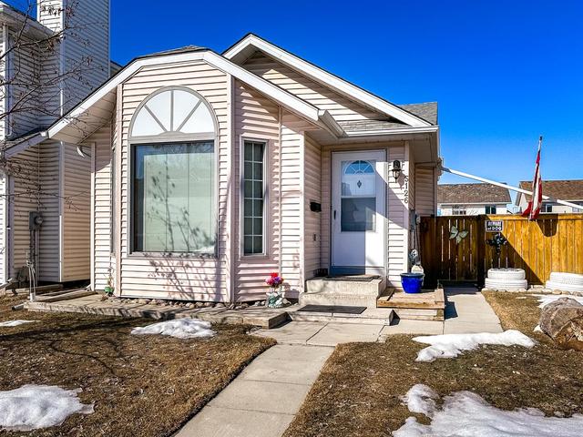 5126 Erin Place Se, House detached with 3 bedrooms, 2 bathrooms and 1 parking in Calgary AB | Image 1