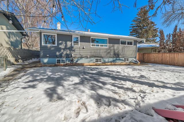 7 Manor Road Sw, House detached with 4 bedrooms, 2 bathrooms and 3 parking in Calgary AB | Image 32