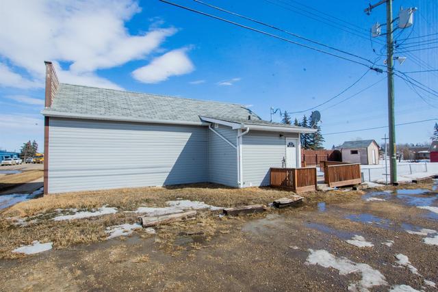 9905 99 Avenue, House detached with 1 bedrooms, 1 bathrooms and 2 parking in Sexsmith AB | Image 2