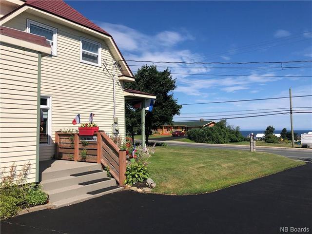 276 St Pierre Est Boulevard, House detached with 3 bedrooms, 2 bathrooms and null parking in Caraquet NB | Image 4