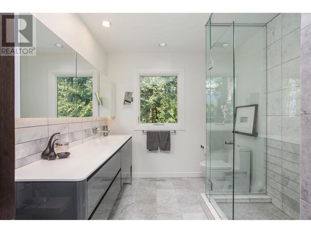 982 Belvedere Drive, House detached with 4 bedrooms, 3 bathrooms and 2 parking in North Vancouver BC | Image 28