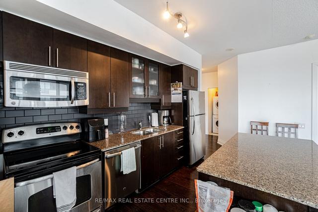 3711 - 2191 Yonge St, Condo with 2 bedrooms, 3 bathrooms and 1 parking in Toronto ON | Image 21