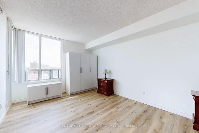 1012 - 8 Covington Rd, Condo with 2 bedrooms, 2 bathrooms and 1 parking in Toronto ON | Image 3