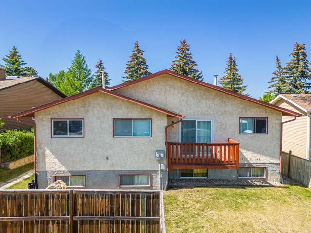 89/91 Bearberry Close Nw, House other with 6 bedrooms, 2 bathrooms and 2 parking in Calgary AB | Image 45
