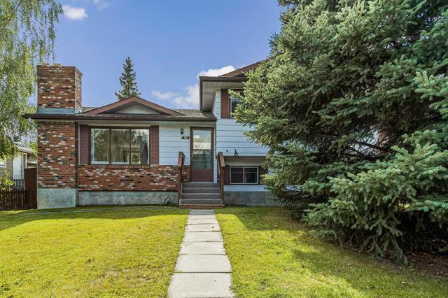32 Mt Peechee Place, House detached with 3 bedrooms, 1 bathrooms and 3 parking in Canmore AB | Image 2