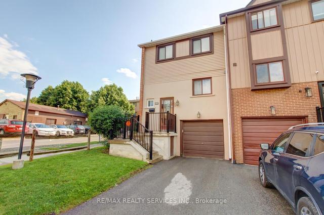 45 - 146 Moregate Cres, Townhouse with 3 bedrooms, 2 bathrooms and 2 parking in Brampton ON | Image 1