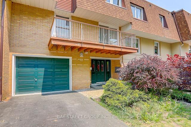 41 Tulip St, House attached with 3 bedrooms, 3 bathrooms and 3 parking in Oakville ON | Image 1