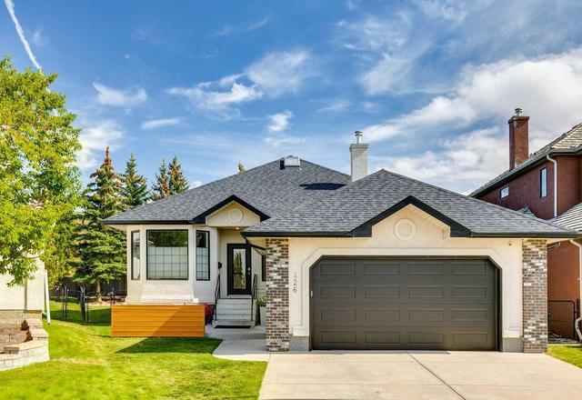 426 Sierra Madre Court Sw, House detached with 4 bedrooms, 3 bathrooms and 2 parking in Calgary AB | Image 1