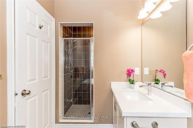 246 Kozlov St, House detached with 3 bedrooms, 3 bathrooms and 6 parking in Barrie ON | Image 17