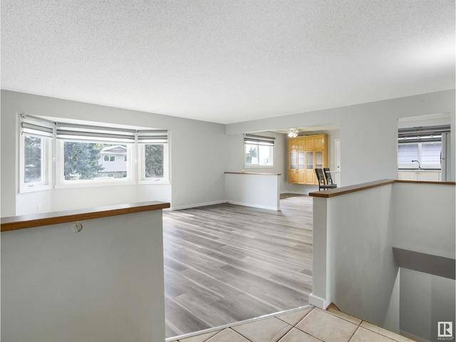 5916 11 Av Nw, House detached with 3 bedrooms, 2 bathrooms and null parking in Edmonton AB | Image 4