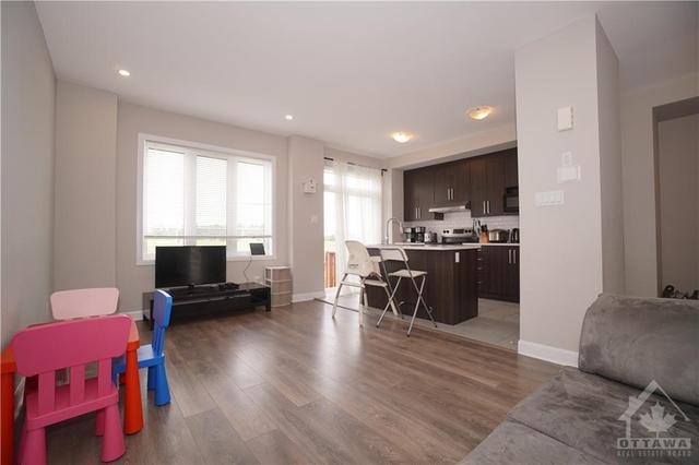 173 Bending Way, Townhouse with 3 bedrooms, 3 bathrooms and 2 parking in Ottawa ON | Image 8