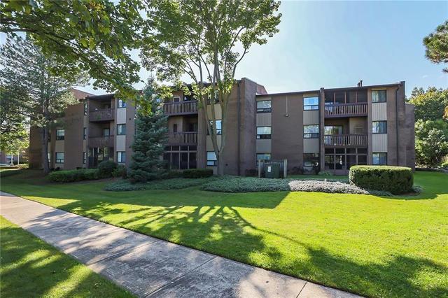 313 - 300 Everglade Crescent, Condo with 2 bedrooms, 2 bathrooms and 1 parking in London ON | Image 6