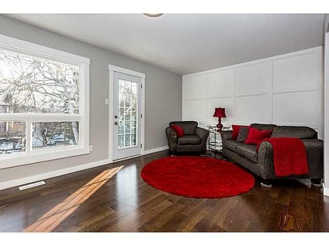 79 Puget St, House detached with 2 bedrooms, 2 bathrooms and 2 parking in Barrie ON | Image 3