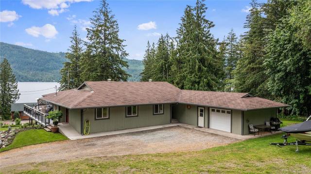 2781 Southwind Road, House detached with 7 bedrooms, 5 bathrooms and 4 parking in Columbia Shuswap F BC | Image 3