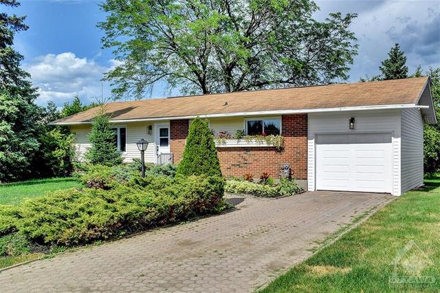 9 Attwood Crescent, House detached with 3 bedrooms, 2 bathrooms and 3 parking in Ottawa ON | Image 2