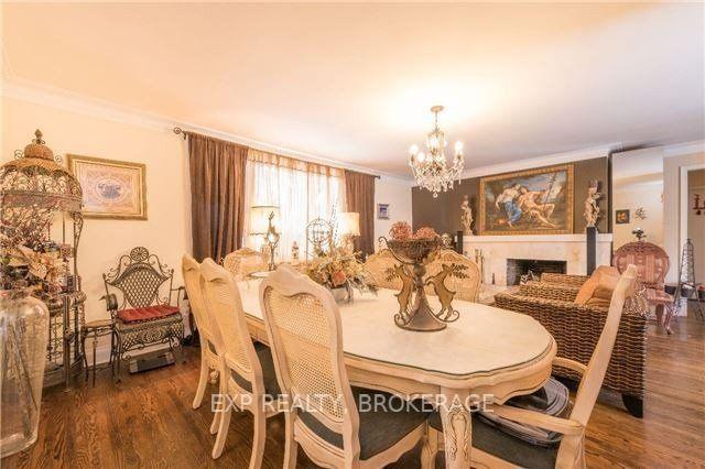 2010 Stonehouse Cres, House detached with 3 bedrooms, 2 bathrooms and 10 parking in Mississauga ON | Image 2