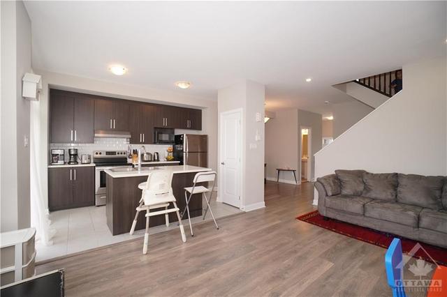 173 Bending Way, Townhouse with 3 bedrooms, 3 bathrooms and 2 parking in Ottawa ON | Image 9