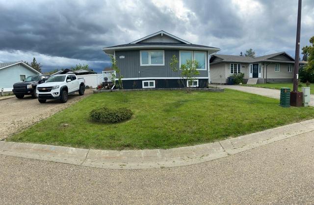 9117 128 Avenue, House detached with 4 bedrooms, 2 bathrooms and 4 parking in Peace River AB | Image 1