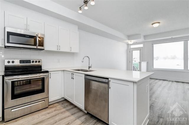 519 Ozawa Private, House attached with 2 bedrooms, 1 bathrooms and 1 parking in Ottawa ON | Image 14