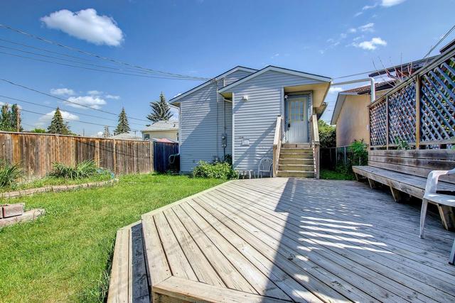 7214 Bowness Road Nw, House detached with 3 bedrooms, 2 bathrooms and 3 parking in Calgary AB | Image 2