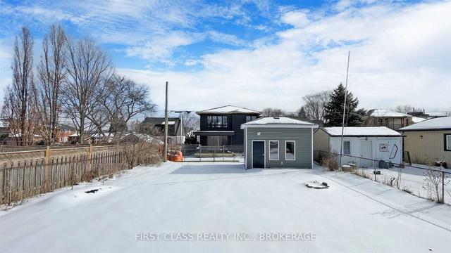 61 Lockerbie Ave, House detached with 3 bedrooms, 2 bathrooms and 3 parking in Toronto ON | Image 25