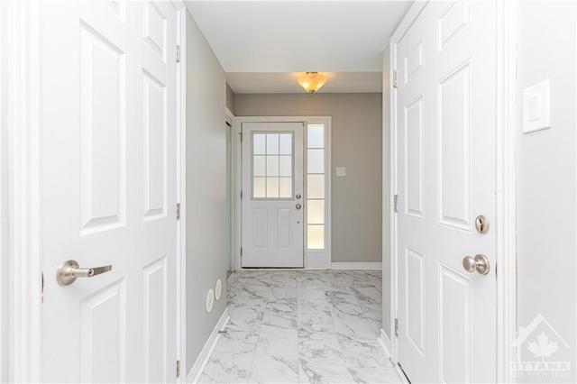 334 Sweet Grass Circle, Townhouse with 3 bedrooms, 2 bathrooms and 2 parking in Ottawa ON | Image 2