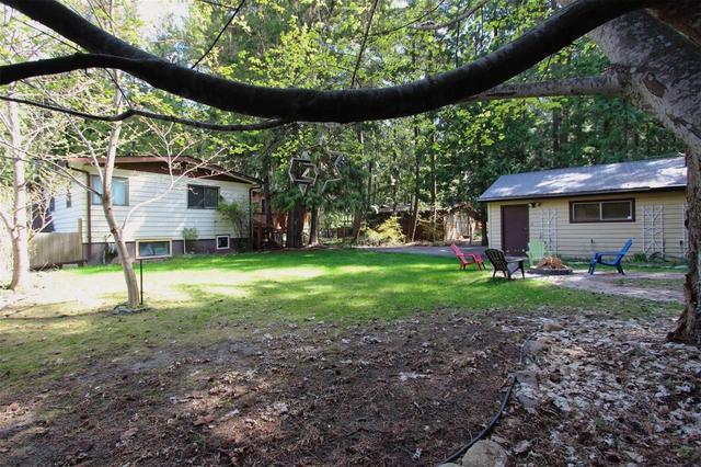 4196 Saratoga Road, House detached with 3 bedrooms, 2 bathrooms and 10 parking in Columbia Shuswap F BC | Image 37
