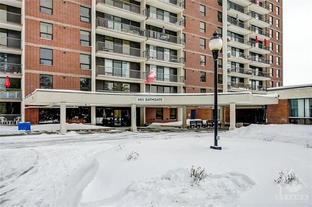 2112 - 665 Bathgate Drive, Condo with 3 bedrooms, 2 bathrooms and 1 parking in Ottawa ON | Image 2
