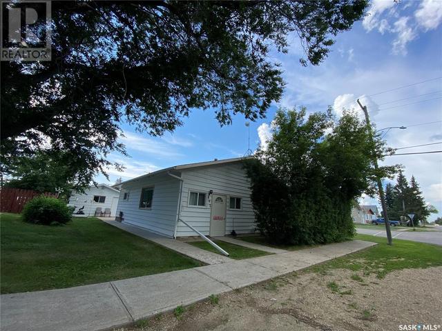 802 Chartier Street, House detached with 2 bedrooms, 1 bathrooms and null parking in Whitewood SK | Image 3