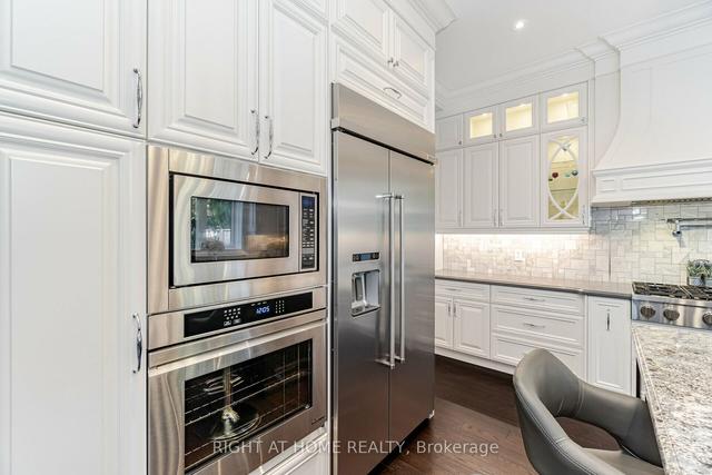 35 Burnelm Dr, House detached with 4 bedrooms, 5 bathrooms and 3 parking in Toronto ON | Image 6