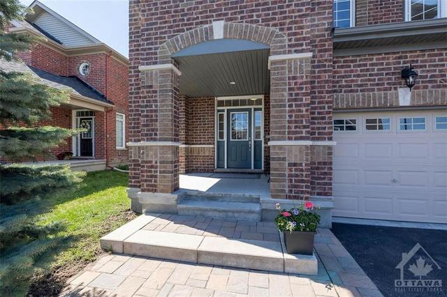 102 Culloden Crescent, House detached with 5 bedrooms, 5 bathrooms and 4 parking in Ottawa ON | Image 2
