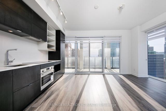 1915 - 20 Edward St, Condo with 2 bedrooms, 2 bathrooms and 0 parking in Toronto ON | Image 12