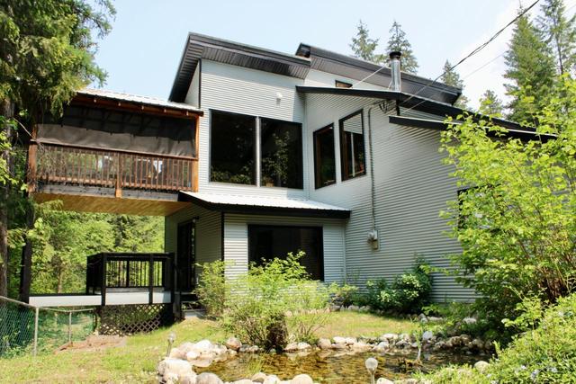 5972 Cedar Creek Road, House detached with 4 bedrooms, 2 bathrooms and null parking in Central Kootenay H BC | Image 1