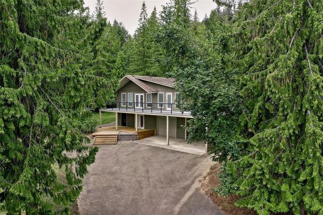 4365 Copper Cove Road, House detached with 3 bedrooms, 2 bathrooms and null parking in Columbia Shuswap F BC | Image 31