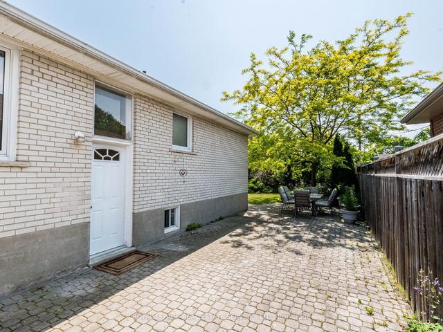 29 Castle Green Cres, House detached with 3 bedrooms, 3 bathrooms and 5 parking in Toronto ON | Image 30