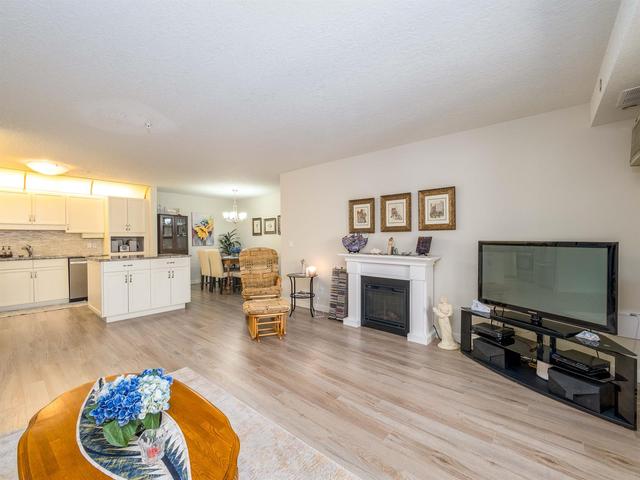 124 - 7229 Sierra Morena Boulevard Sw, Condo with 2 bedrooms, 2 bathrooms and 1 parking in Calgary AB | Image 6