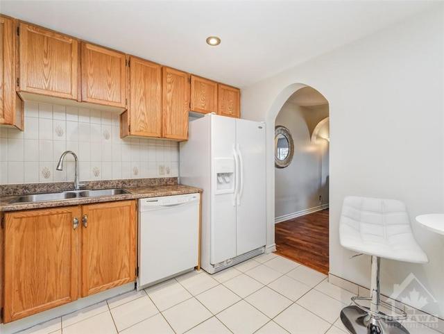 305 Verdon Private, Townhouse with 3 bedrooms, 3 bathrooms and 2 parking in Ottawa ON | Image 12